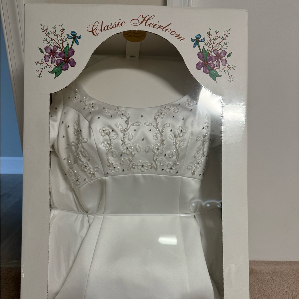 Classic Heirloom White Wedding Dress with tags-never worn!